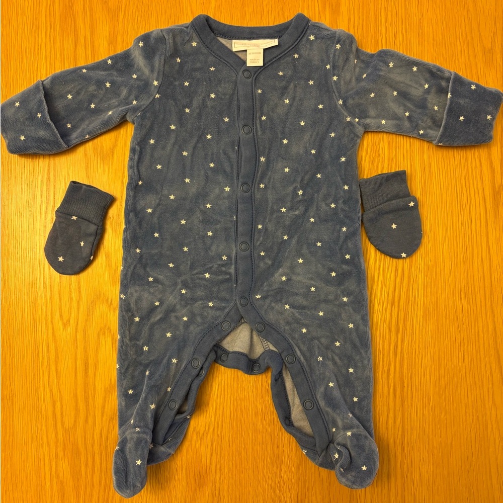 The White Company Blue Onesie with White Stars with matching mittens